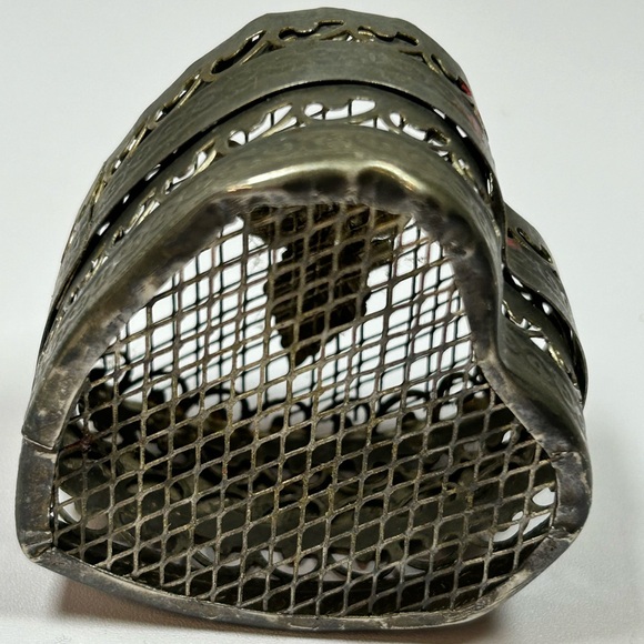 Vintage Silver Plated Metal Filigree Heart Trinket Jewelry Ring Box Rose Leaf - Picture 5 of 7